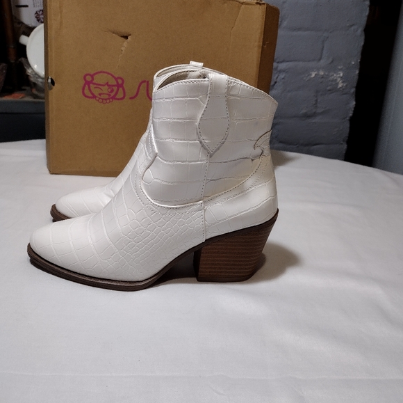 Sugar Tula Vegan Leather Snake Skin Pointed Toe Western Ankle Boots - Picture 8 of 16